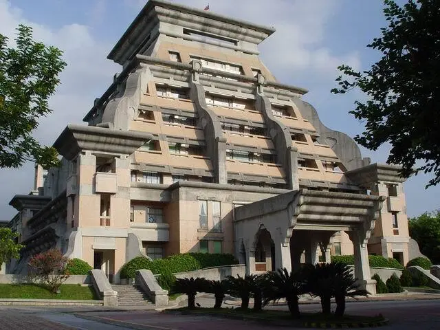 國立中正大學_為雲嘉南而生的研究型大學